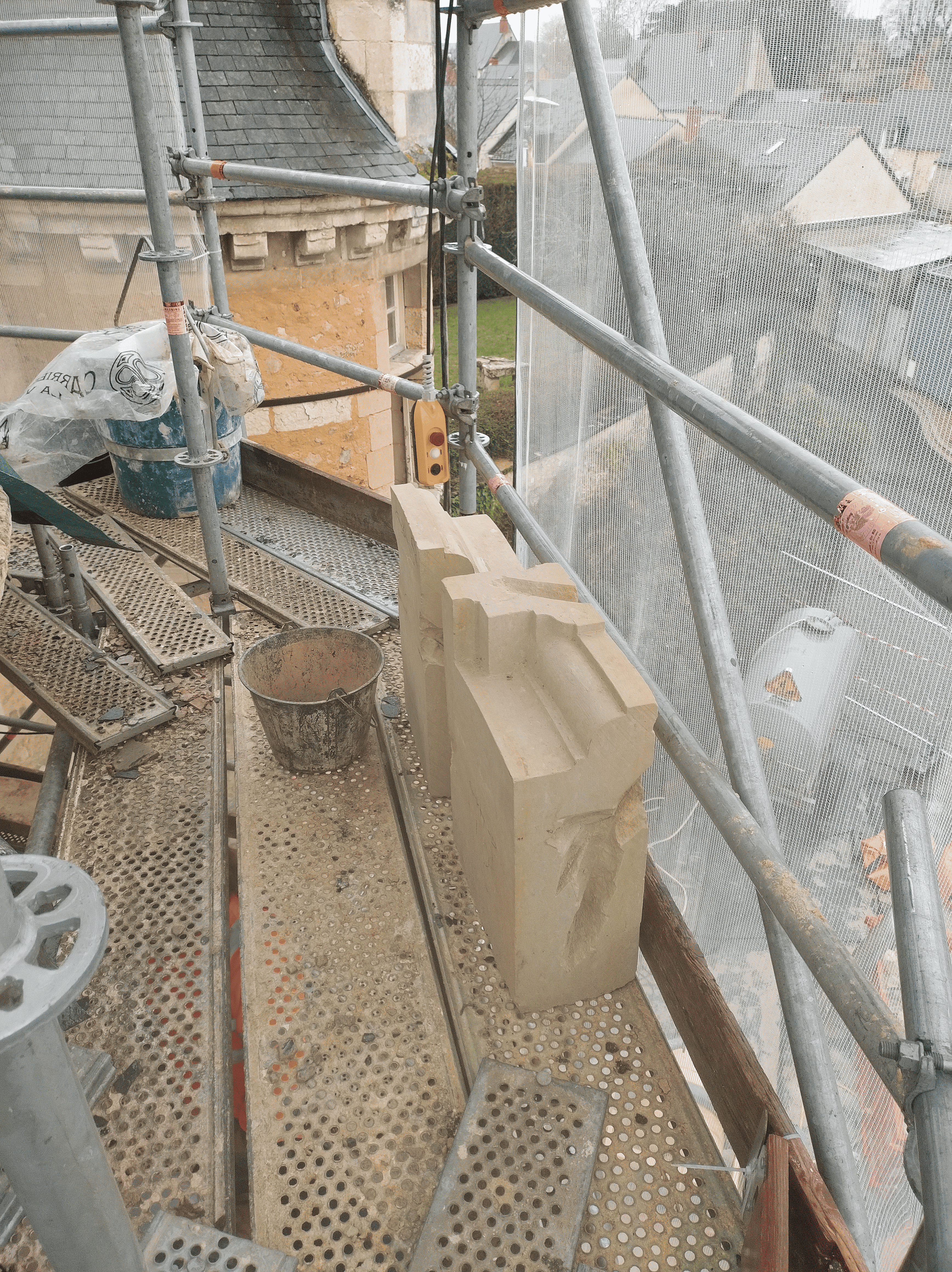 Corniche taillée avant pose